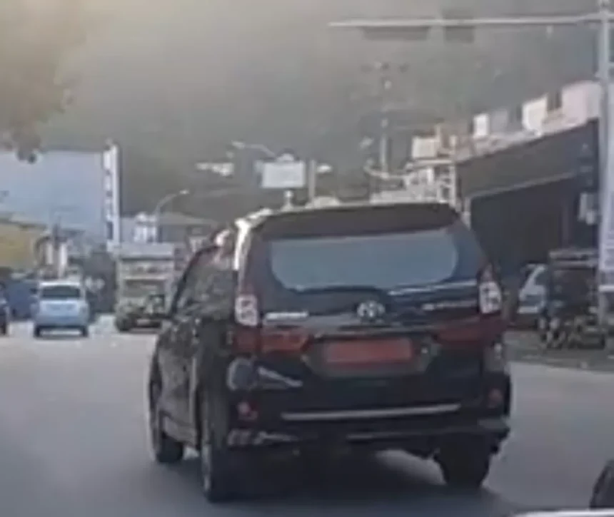 Mobil Dinas Pemkab Luwu Terpantau Beroperasi di Hari Libur