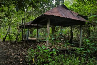 Kini Pantai Babana Luwu Sepi dan Fasilitasnya Rusak