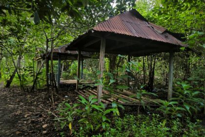 Kini Pantai Babana Luwu Sepi dan Fasilitasnya Rusak