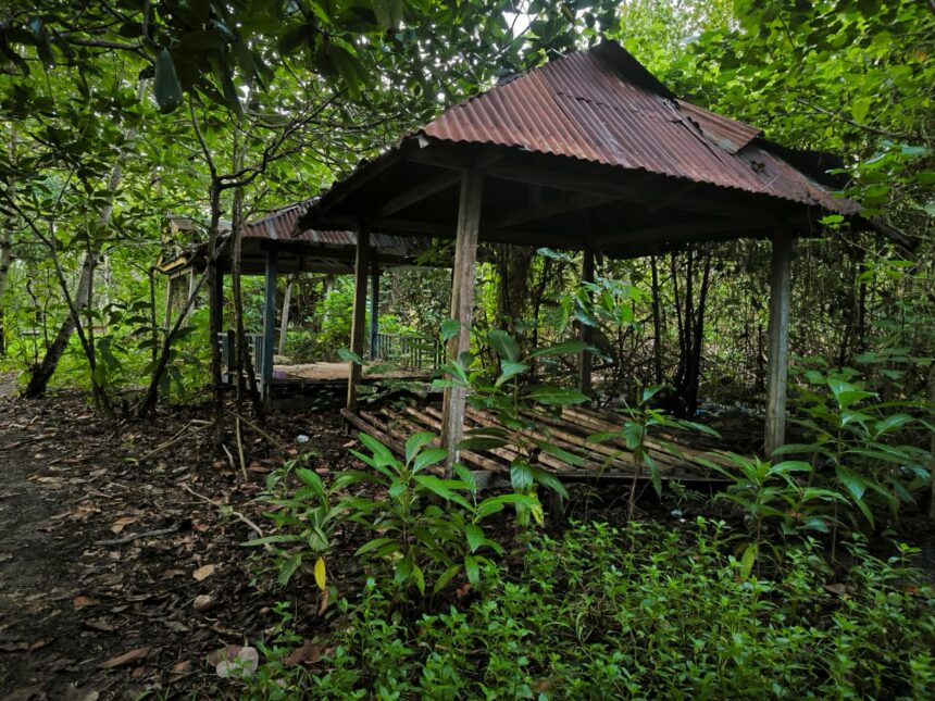 Kini Pantai Babana Luwu Sepi dan Fasilitasnya Rusak