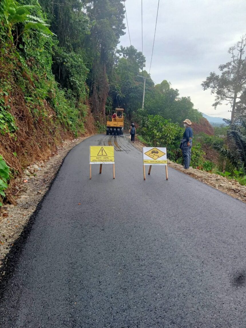 Akses Jalan Marabuana–Siteba Luwu Mulai Diaspal