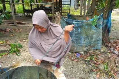 Sumur Mengering Sudah 3 Bulan, Warga Salumakarra Terpaksa Ambil Air Sejauh 5 Kilometer
