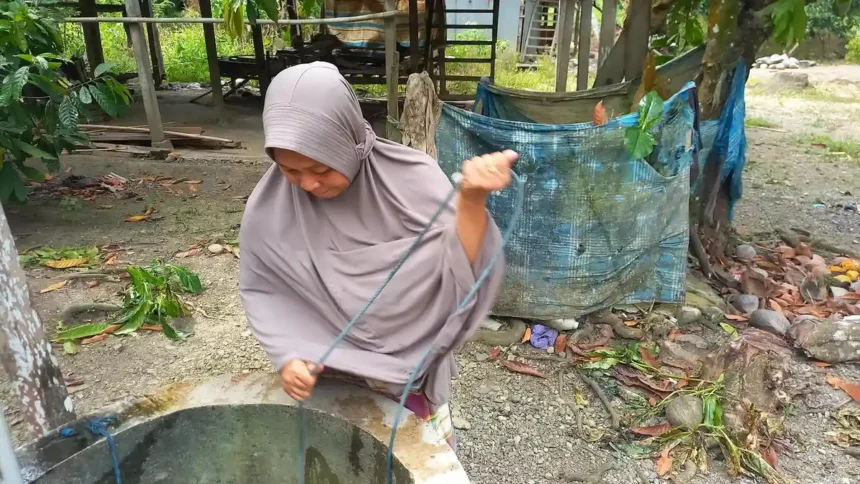 Sumur Mengering Sudah 3 Bulan, Warga Salumakarra Terpaksa Ambil Air Sejauh 5 Kilometer