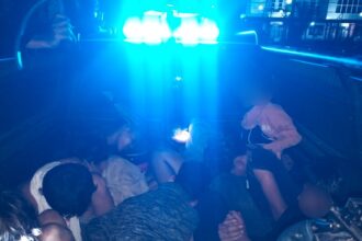 Bua Memanas! Dua Kelompok Pemuda Tawuran hingga Saling Lempar Batu dan Petasan di Perempatan