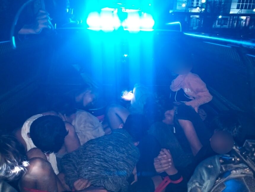 Bua Memanas! Dua Kelompok Pemuda Tawuran hingga Saling Lempar Batu dan Petasan di Perempatan